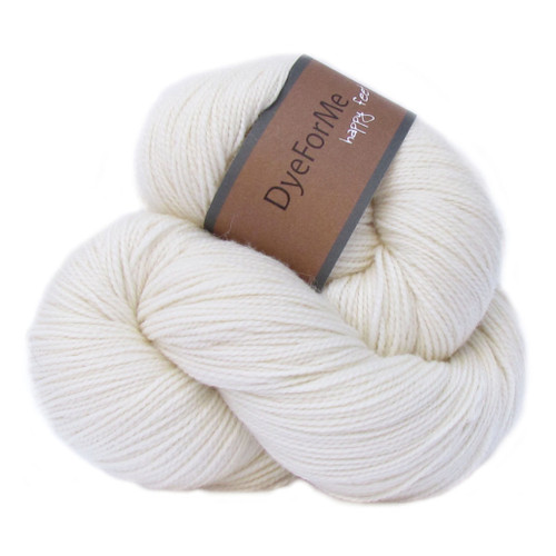 An image of a Plymouth Dye For Me Dyeable Yarn skein.